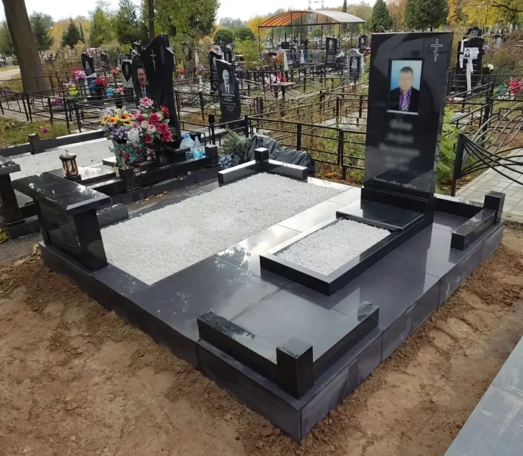 Памятники из чёрного гранита