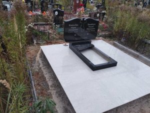 Горизонтальные памятники из гранита