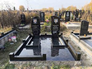 Вертикальные и горизонтальные гранитные памятники