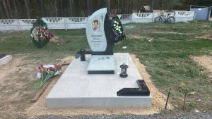 Памятники на могилу из гранита