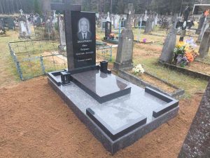 Памятники на могилу из гранита