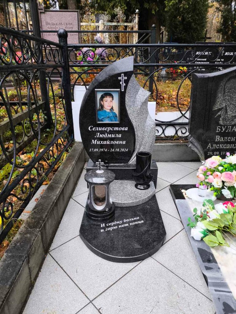 Двойные памятники на могилу из гранита