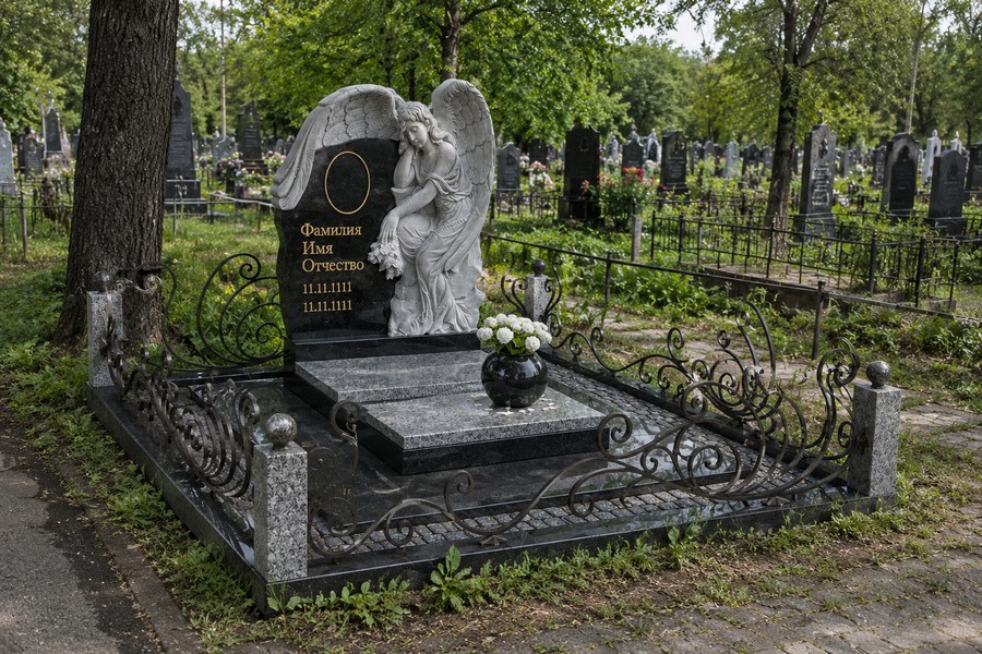 памятники с художественной резкой